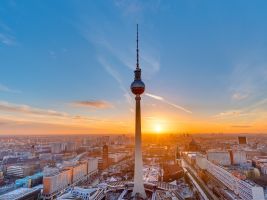Sonnenuntergang am Fernsehturm in Berlin