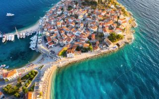 Primošten: eine Perle an Kroatiens Küste - (c)tuomaslehtinen/adobe.com