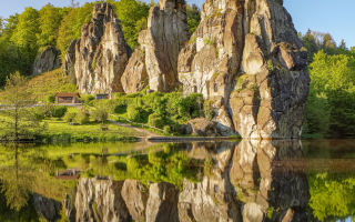 Die Externsteine im Teutoburger Wald - ©M. & S.-N. Petersen/stock.adobe.com