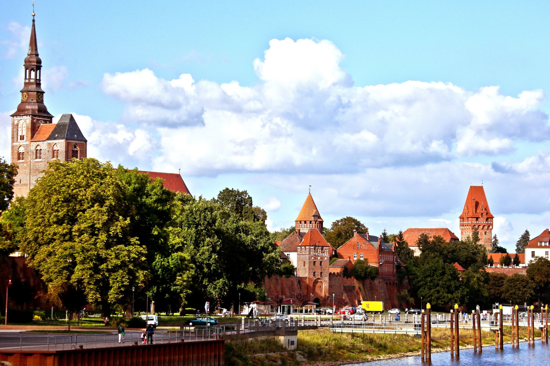Die mittelalterliche Kulisse von Tangermünde an der Elbe