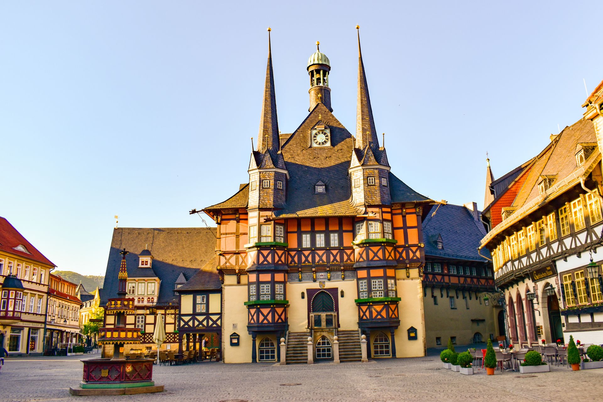 Die historische Altstadt von Wernigerode mit ihren weltbekannten bunten Fachwerkhäusern