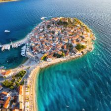 Primošten: eine Perle an Kroatiens Küste - (c) tuomaslehtinen/adobe.com