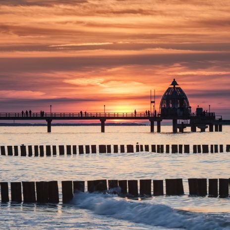 Seebrücke und Tauchglocke in Zingst