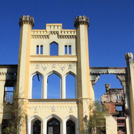 Ruine von Schloss Charlottenthal bei Krakow am See Ruine von Schloss Charlottenthal bei Krakow am See