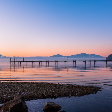 Steg am Chiemsee bei Sonnenaufgang