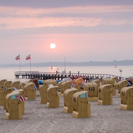 Sonnenaufgang am Strand von Travemünde