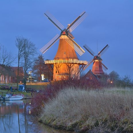 Zwillingsmühlen in Greetsiel in Krummhörn