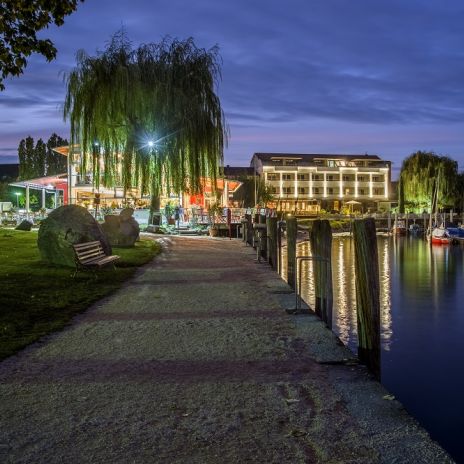 Hafen von Immenstaad am Abend