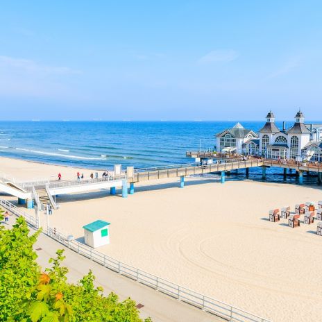 Strand und Seebrücke in Sellin Strand und Seebrücke in Sellin