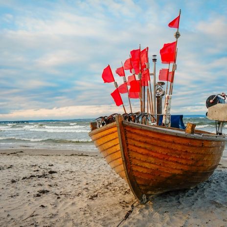 Fischerboot am Strand von Binz Fischerboot am Strand von Binz