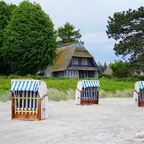 Reetdachhaus und Strandkörbe in Sierksdorf Reetdachhaus und Strandkörbe in Sierksdorf