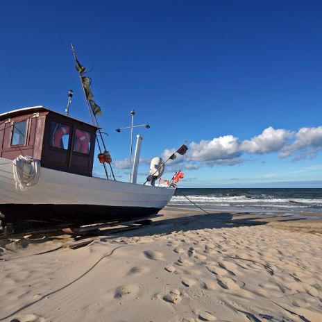 Fischerboot am Stand von Koserow