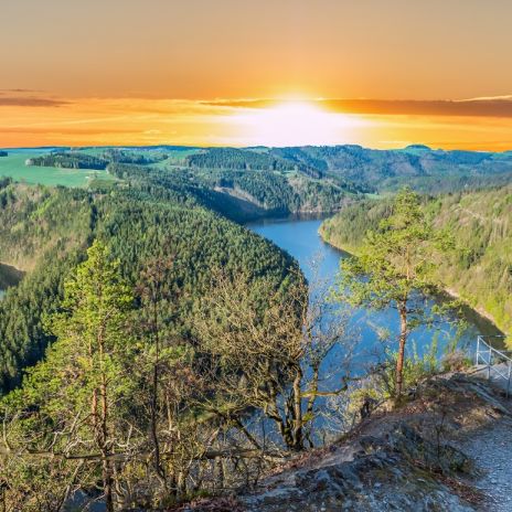 Sonnenuntergang an der Saaleschleife in Thüringen