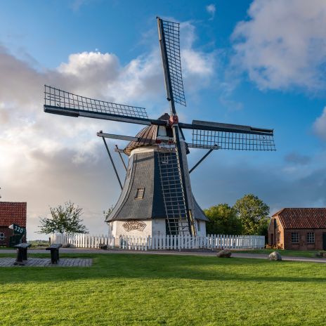 Windmühle in Werdum in Ostfriesland