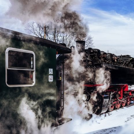 Schmalspurbahn im Zittauer Gebirge im Winter