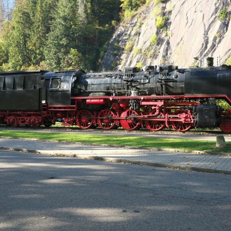 Dampflokomotive im Bahnhof von Triberg Dampflokomotive im Bahnhof von Triberg