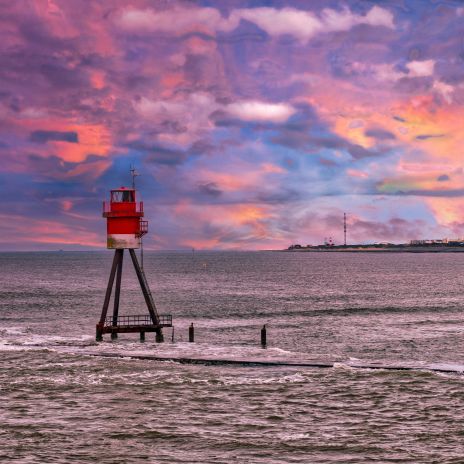 Rote Boje im Meer vor Borkum