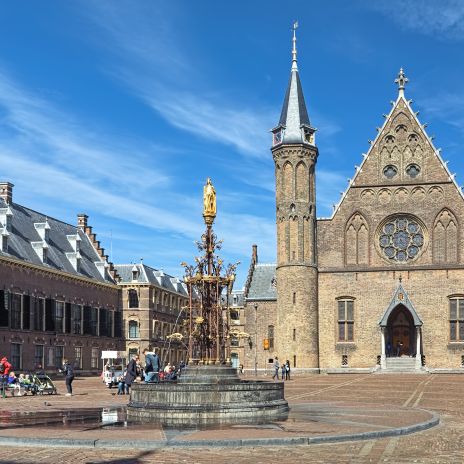 Rittersaal und Fontäne in Den Haag