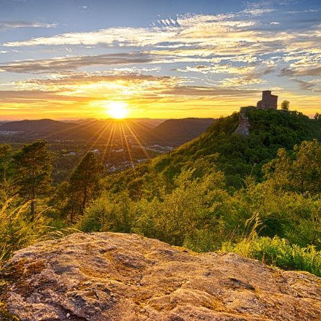 Burg Trifels bei Sonnenuntergang Burg Trifels bei Sonnenuntergang