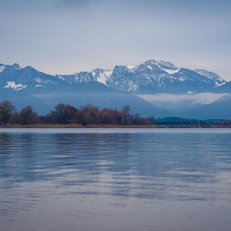 Alpenpanorama am Chiemsee im Winter