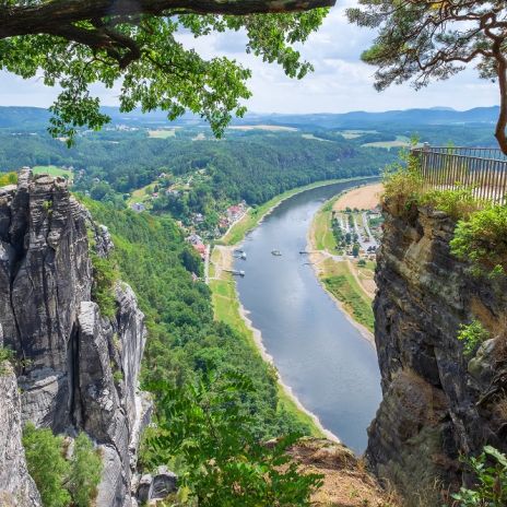 Blick ins Elbtal vom Basteigebirge Blick ins Elbtal vom Basteigebirge
