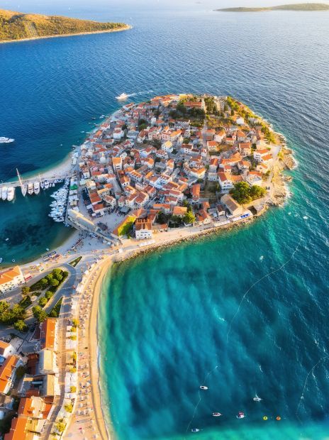 Primošten: eine Perle an Kroatiens Küste - (c)tuomaslehtinen/adobe.com