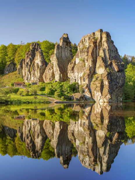 Die Externsteine im Teutoburger Wald - ©M. & S.-N. Petersen/stock.adobe.com